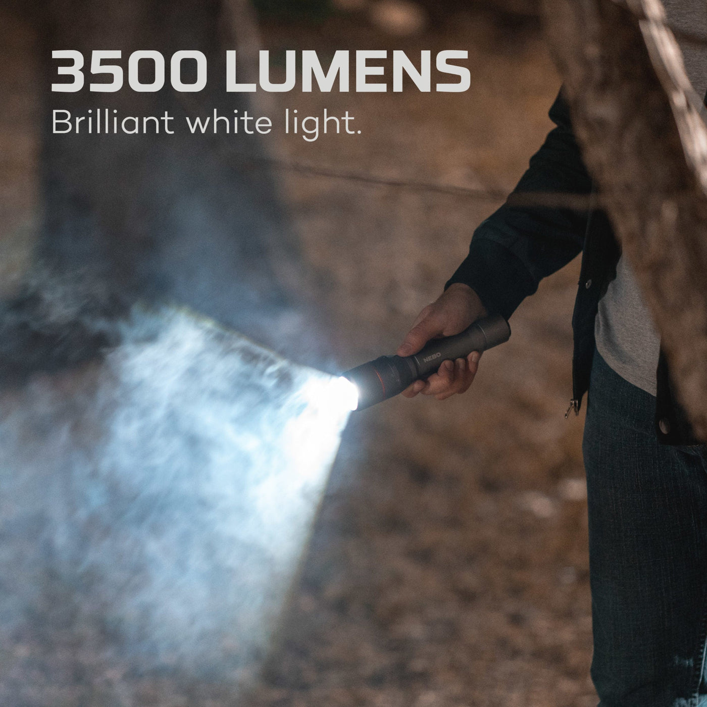 At Nebo Tools, we continually innovate so that we can offer the highest quality LED lighting products at the best price. The Davinci™ 3500 lumen recargable linterna by NEBO is a powerful handheld linterna with 4 light modes. The included mode selection dial makes it easy to switch between modes and the powerful LED in this linterna can light up 131 meters. The included battery allows for up to 20 hours of operation in between charges.